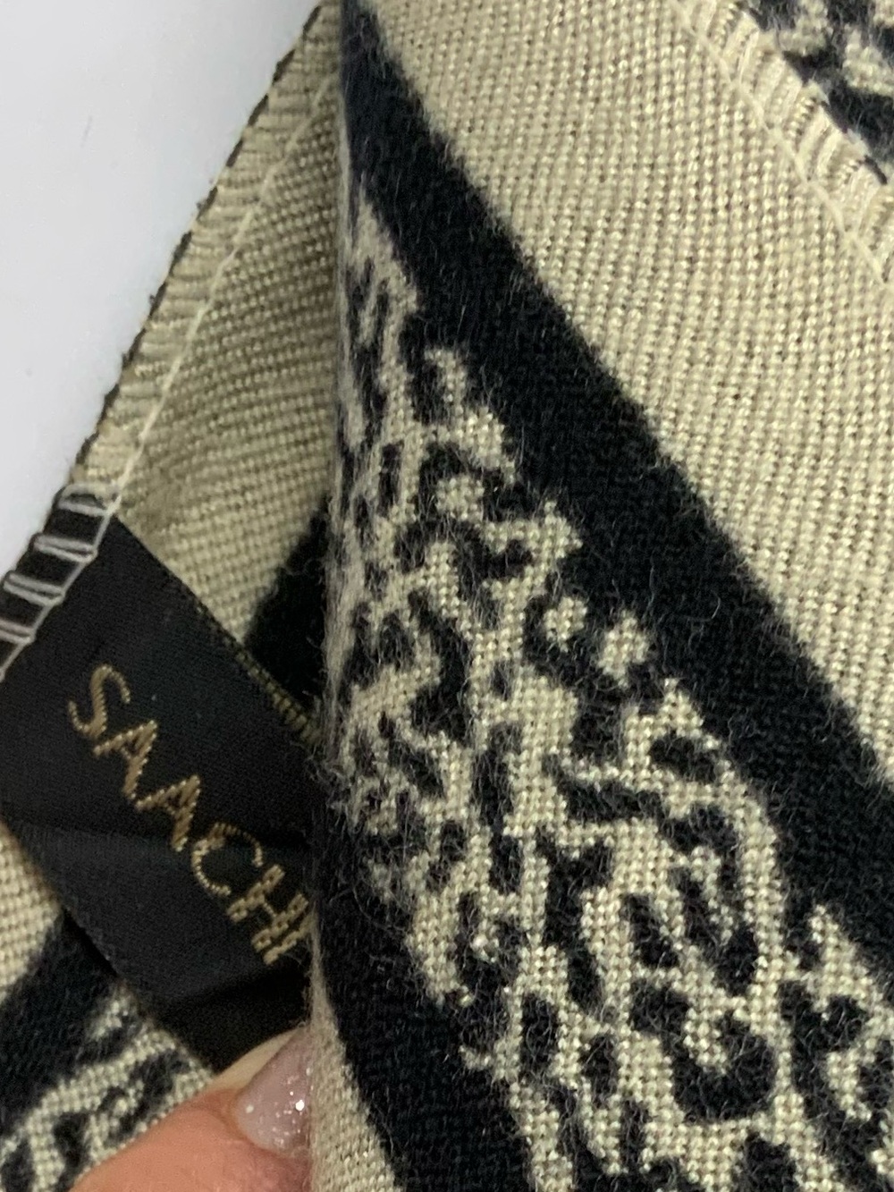 SAACHI Reversible Leopard Pattern Scarf - Picture 7 of 9